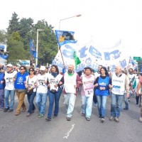 Movilización y acto en Neuquén hacia puente carretero