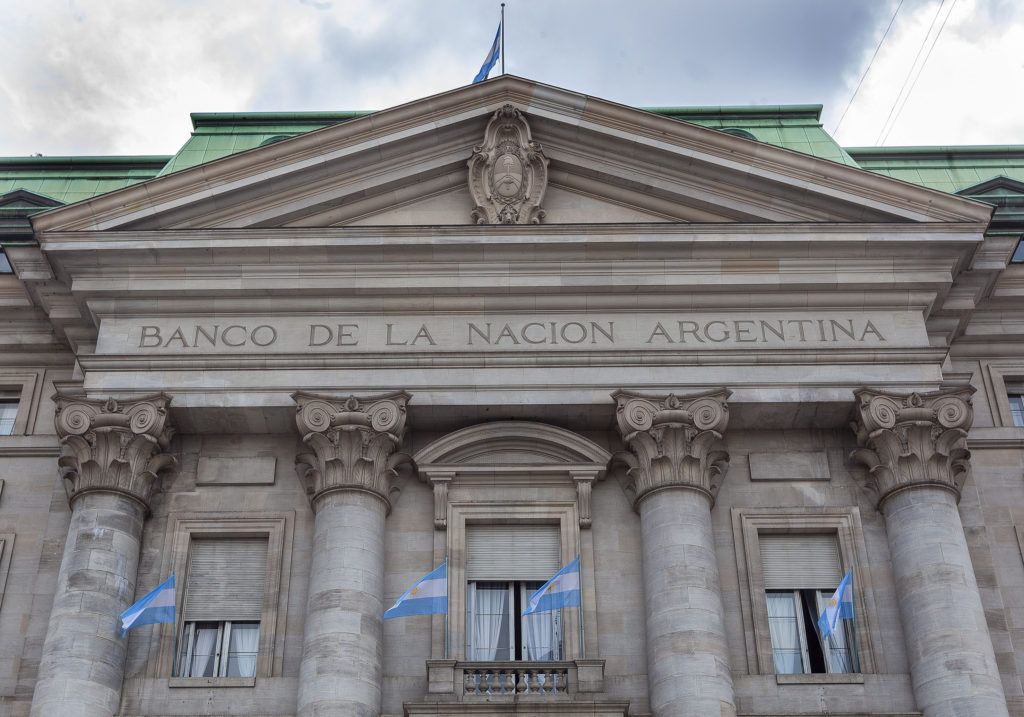 El gobierno nacional demora el pago de salarios al personal de las Universidades Nacionales que cobra por Banco Nación