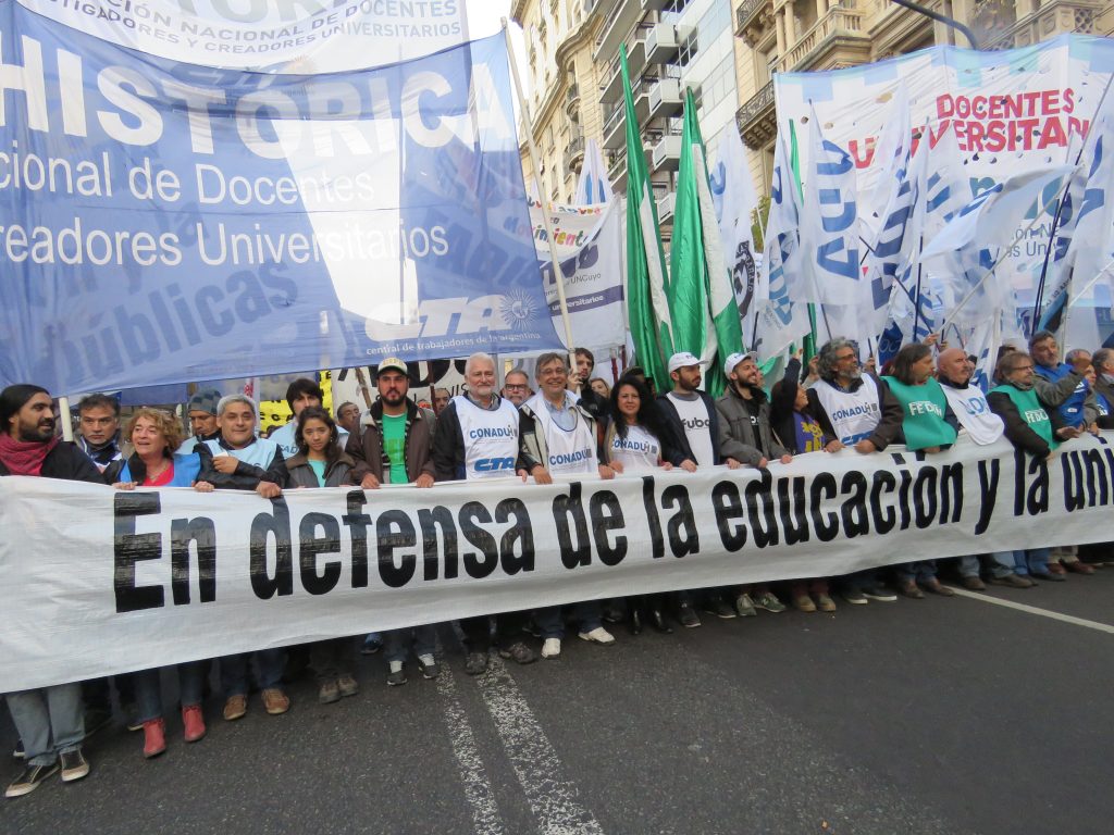 Histórica marcha en Defensa de la Universidad y la Educación Públicas