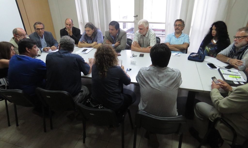 Cuarta reunión: apareció el 18% y en cuotas, hasta enero de 2018