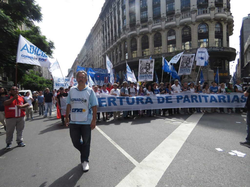 Masiva participación de la docencia de las Universidades Nacionales en la Marcha Federal Educativa