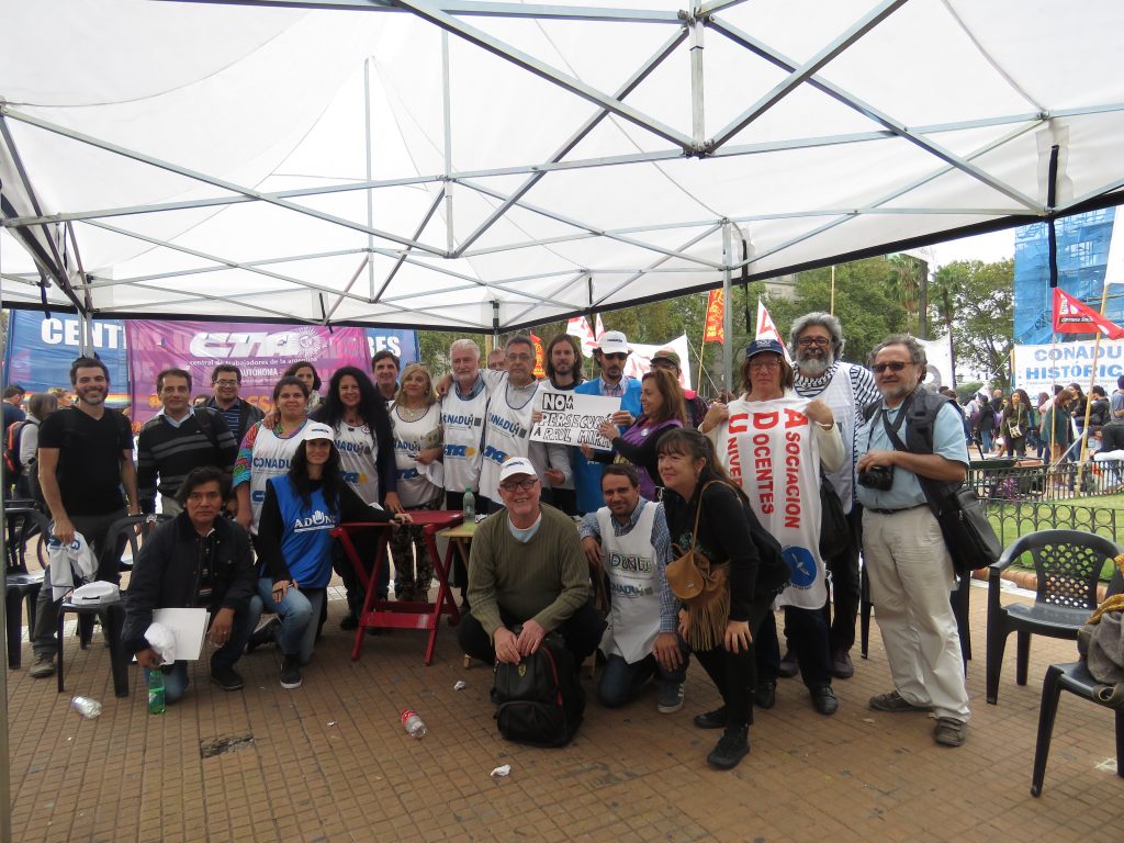 En la carpa en Plaza de Mayo, la CONADU Histórica resolvió paro de 48 horas