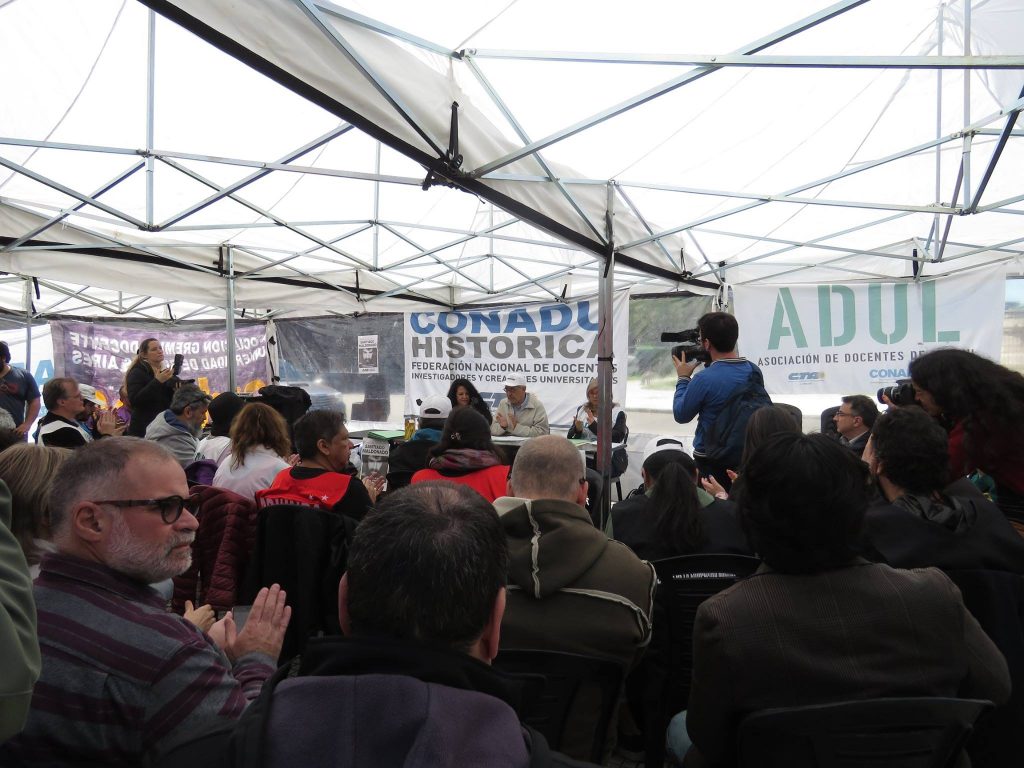 En una carpa frente al Congreso, CONADU Histórica se pronunció contra el ajuste presupuestario en la Educación y Universidad Públicas