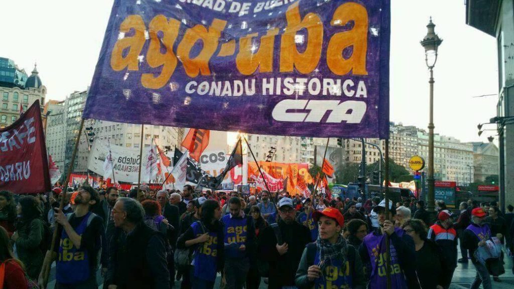 Ante la firma de un «Convenio Colectivo para docentes preuniversitarios» de la UBA