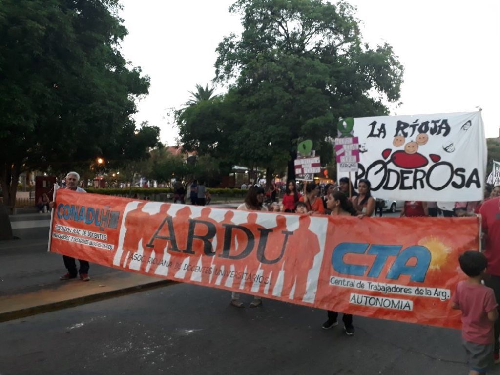 ♀8M: La Rioja: miles en las calles y paro total de mujeres