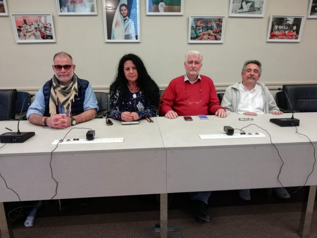 En la quinta reunión paritaria de la docencia de las universidades nacionales, la presencia del Ministro Finocchiaro no modificó el 15% de ofrecimiento salarial. Cuarto intermedio de la reunión para el miércoles 29