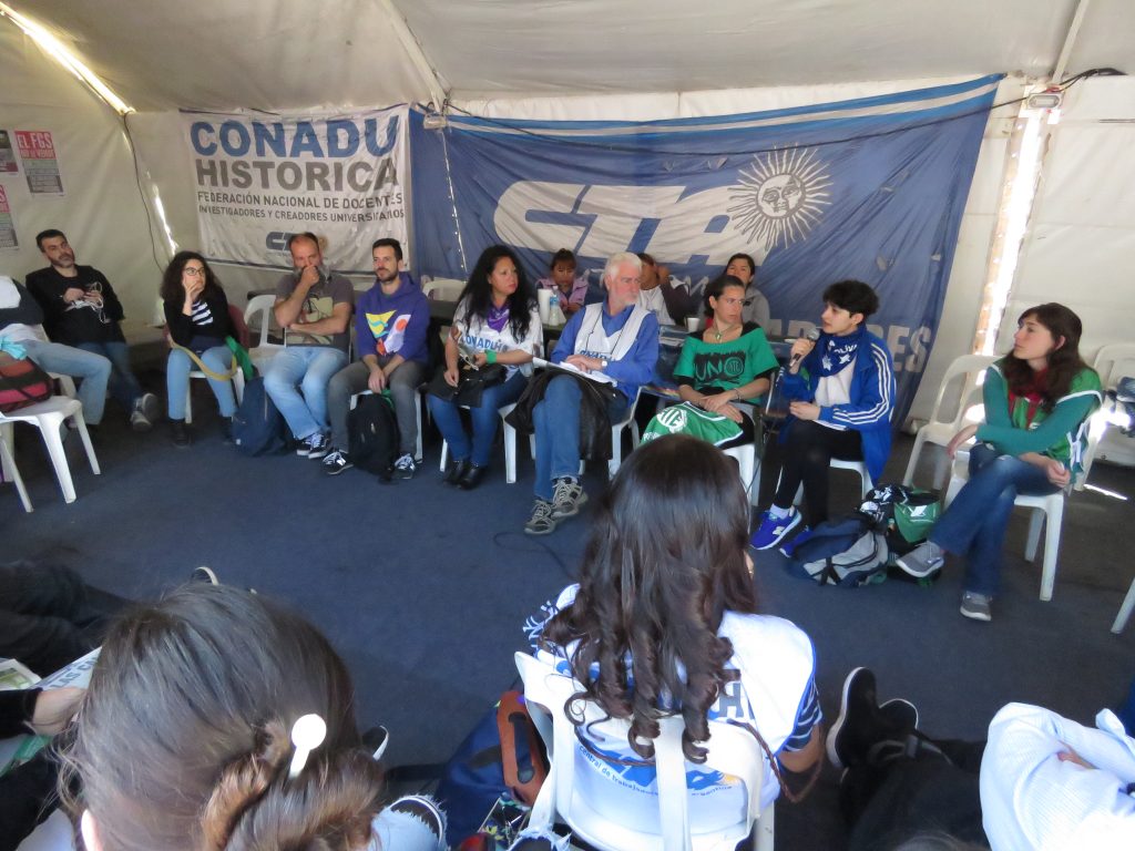 La Educación en pie de lucha