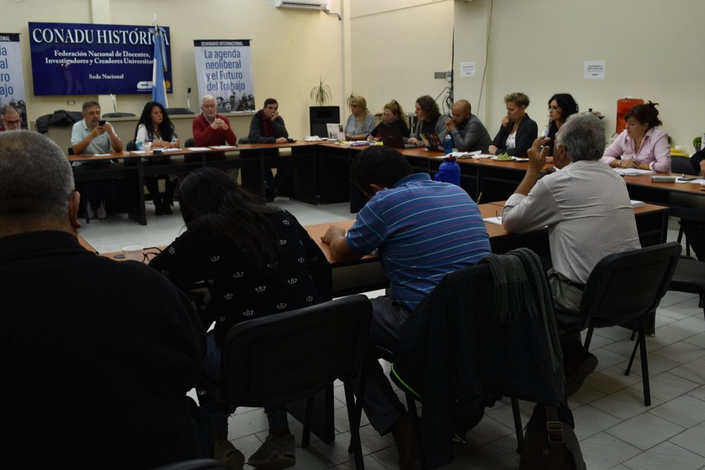 EL PLENARIO DE SECRETARÍAS GENERALES DE CONADU HISTÓRICA RECHAZÓ LA OFERTA DEL GOBIERNO. 8 DE MAYO: JORNADA NACIONAL DE LUCHA