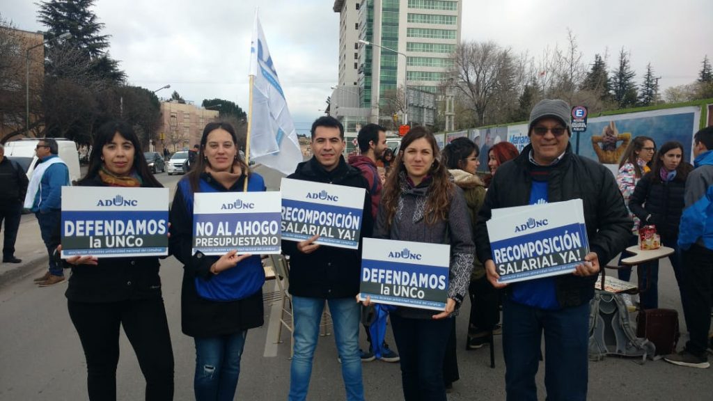 El Consejo Superior de la Universidad del Comahue salió a la calle para hacerse escuchar