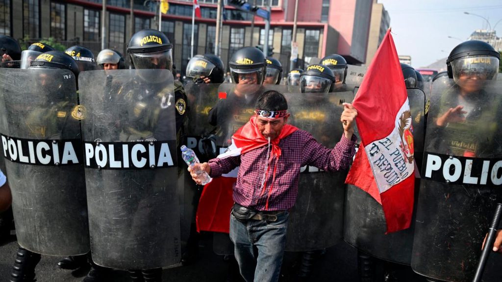 ::SOLIDARIDAD CON EL PUEBLO PERUANO EN LUCHA. REPUDIO AL GOLPE DE ESTADO Y A LA VIOLACIÓN DE LA AUTONOMÍA UNIVERSITARIA::