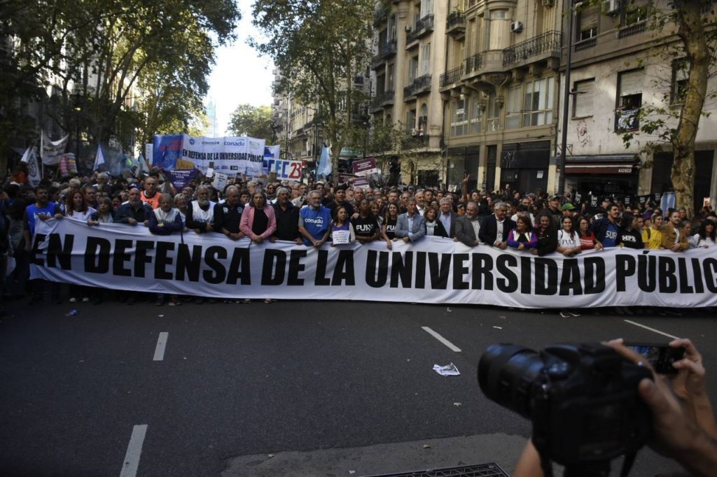Tras la masiva marcha del 23 de abril, el Frente Sindical de Universidad Nacionales exige que el gobierno nacional de respuestas inmediatas a la crisis universitaria