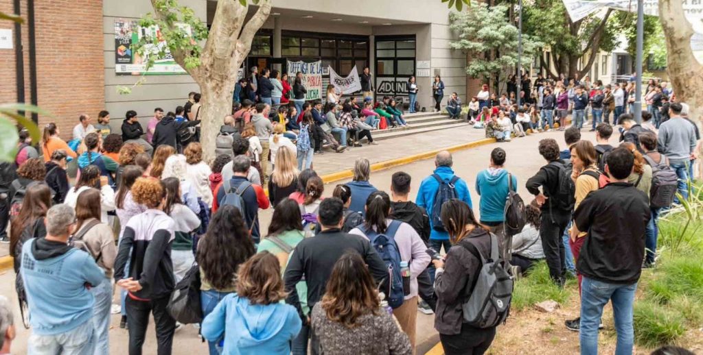 CONADU Histórica profundiza el plan de acción gremial y manifiesta su apoyo a las tomas estudiantiles